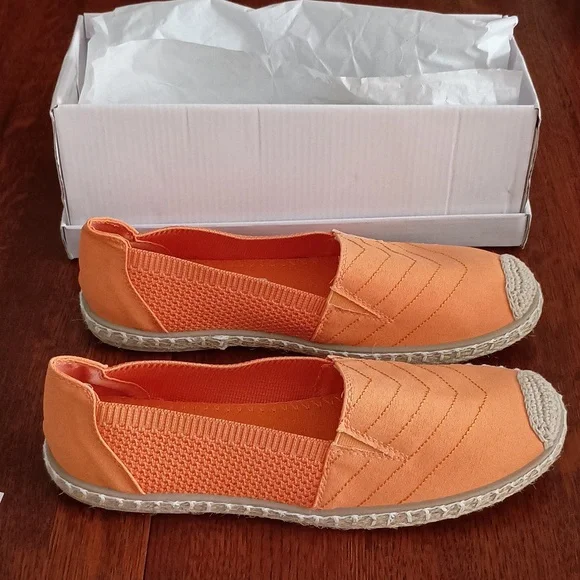 NWT Woman's Slip-On Espadrilles Canvas Flats - Picture 6 of 6